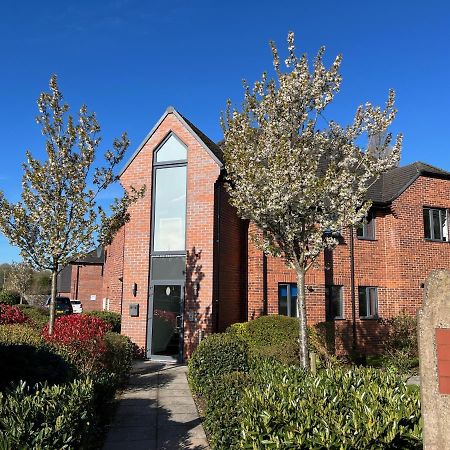 Cross Court, Stafford By Bell Apartments ภายนอก รูปภาพ