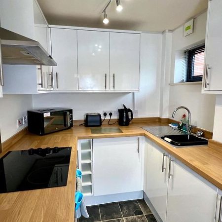 Cross Court, Stafford By Bell Apartments ภายนอก รูปภาพ