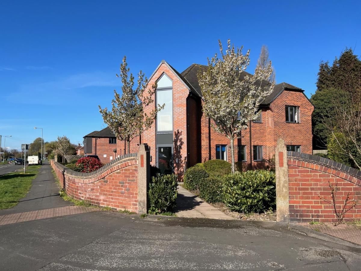 Cross Court, Stafford By Bell Apartments ภายนอก รูปภาพ