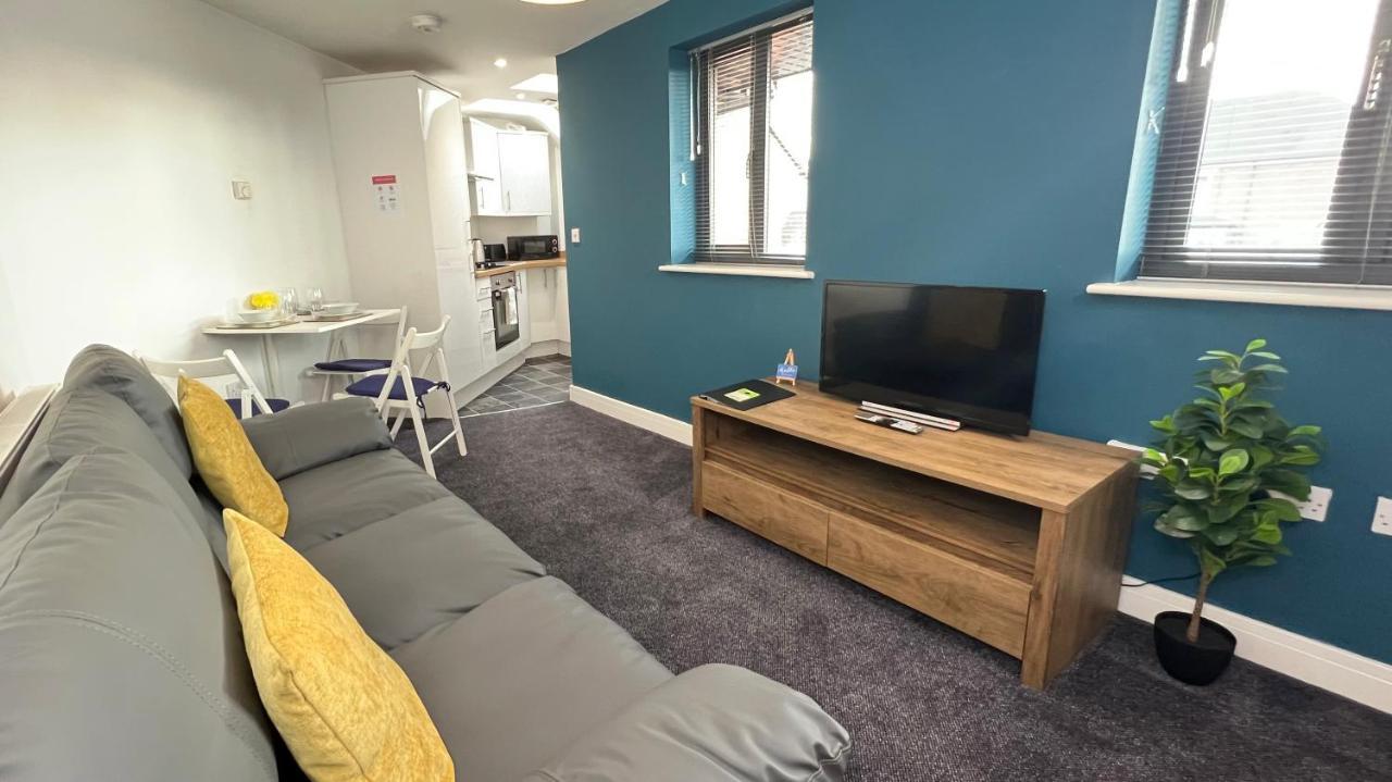 Cross Court, Stafford By Bell Apartments ภายนอก รูปภาพ