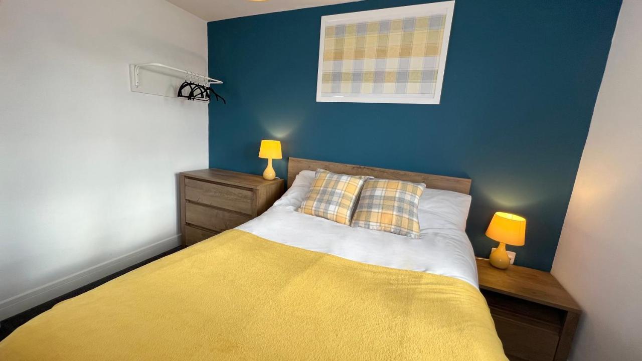 Cross Court, Stafford By Bell Apartments ภายนอก รูปภาพ