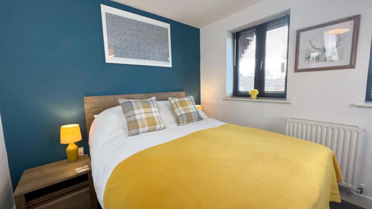 Cross Court, Stafford By Bell Apartments ภายนอก รูปภาพ
