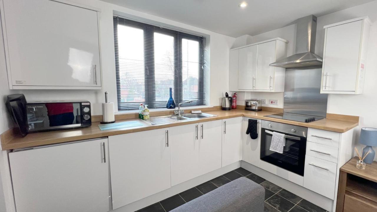 Cross Court, Stafford By Bell Apartments ภายนอก รูปภาพ