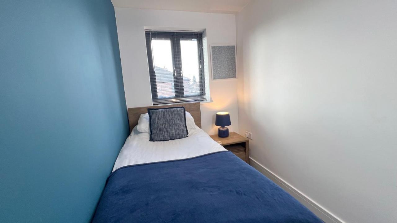 Cross Court, Stafford By Bell Apartments ภายนอก รูปภาพ