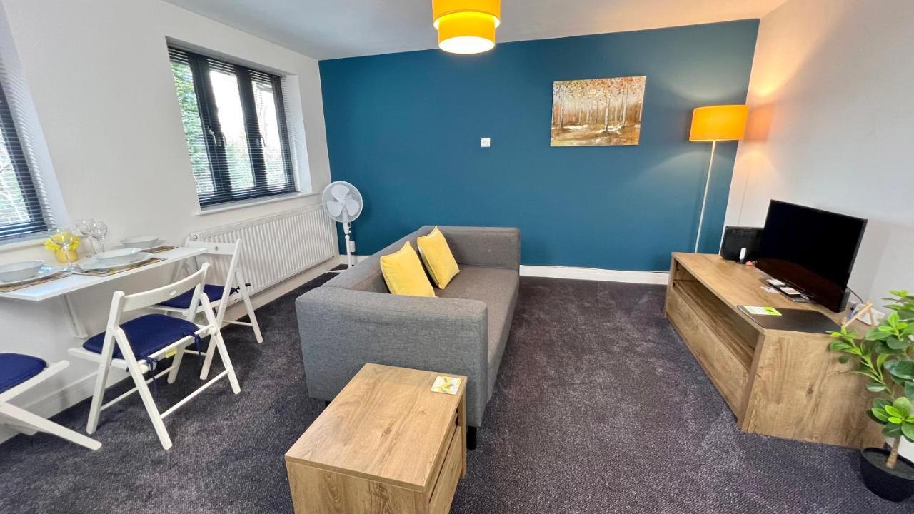 Cross Court, Stafford By Bell Apartments ภายนอก รูปภาพ