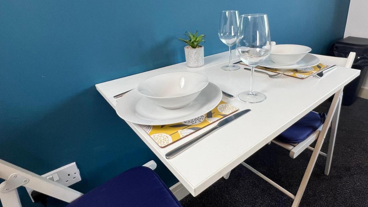 Cross Court, Stafford By Bell Apartments ภายนอก รูปภาพ