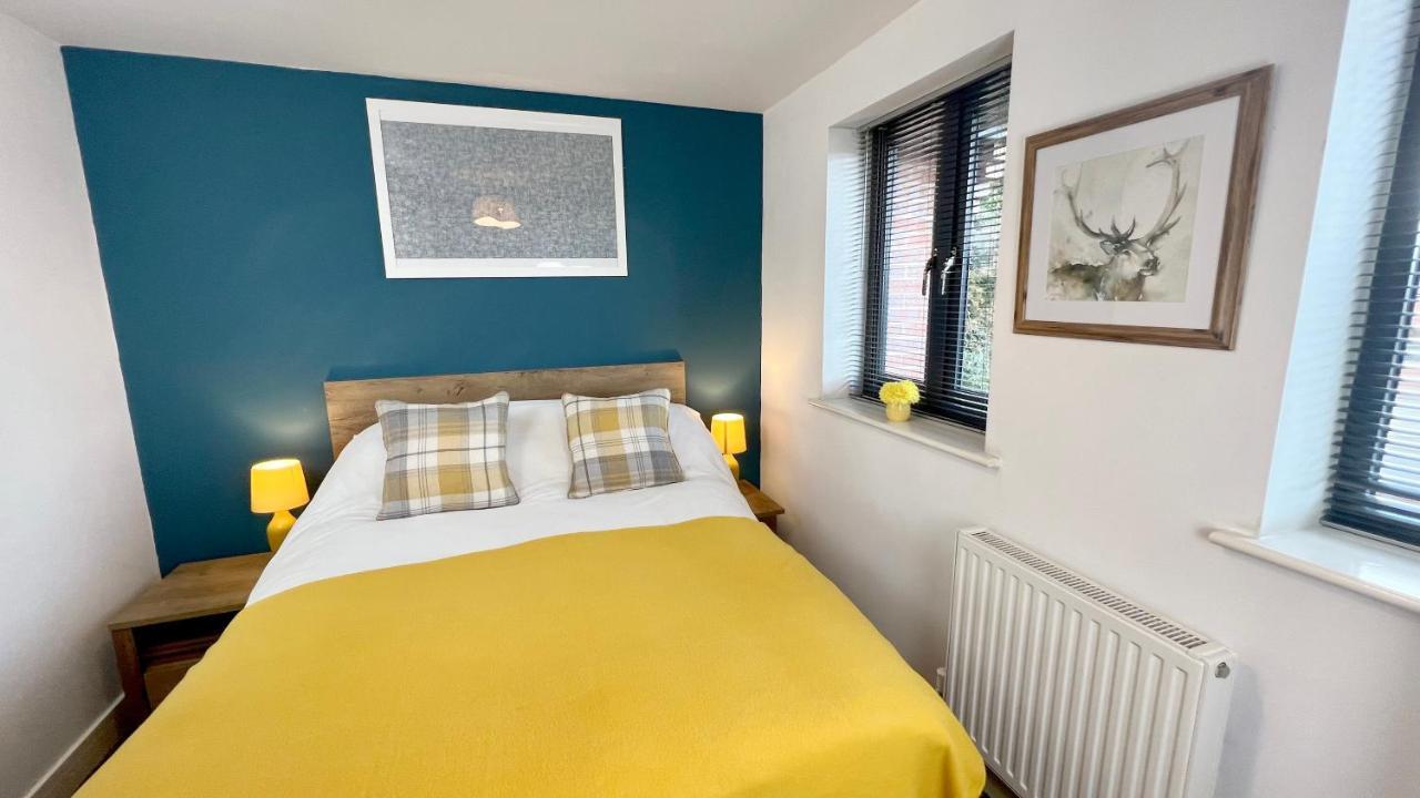 Cross Court, Stafford By Bell Apartments ภายนอก รูปภาพ