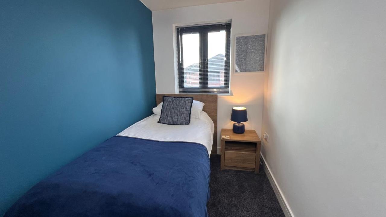 Cross Court, Stafford By Bell Apartments ภายนอก รูปภาพ