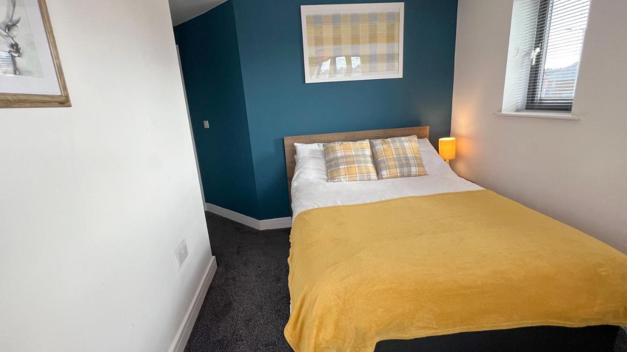Cross Court, Stafford By Bell Apartments ภายนอก รูปภาพ