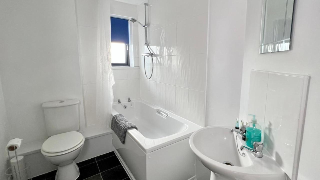 Cross Court, Stafford By Bell Apartments ภายนอก รูปภาพ