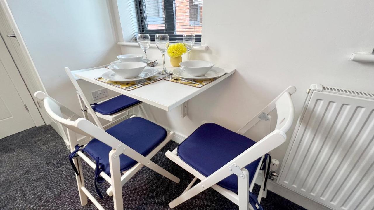 Cross Court, Stafford By Bell Apartments ภายนอก รูปภาพ