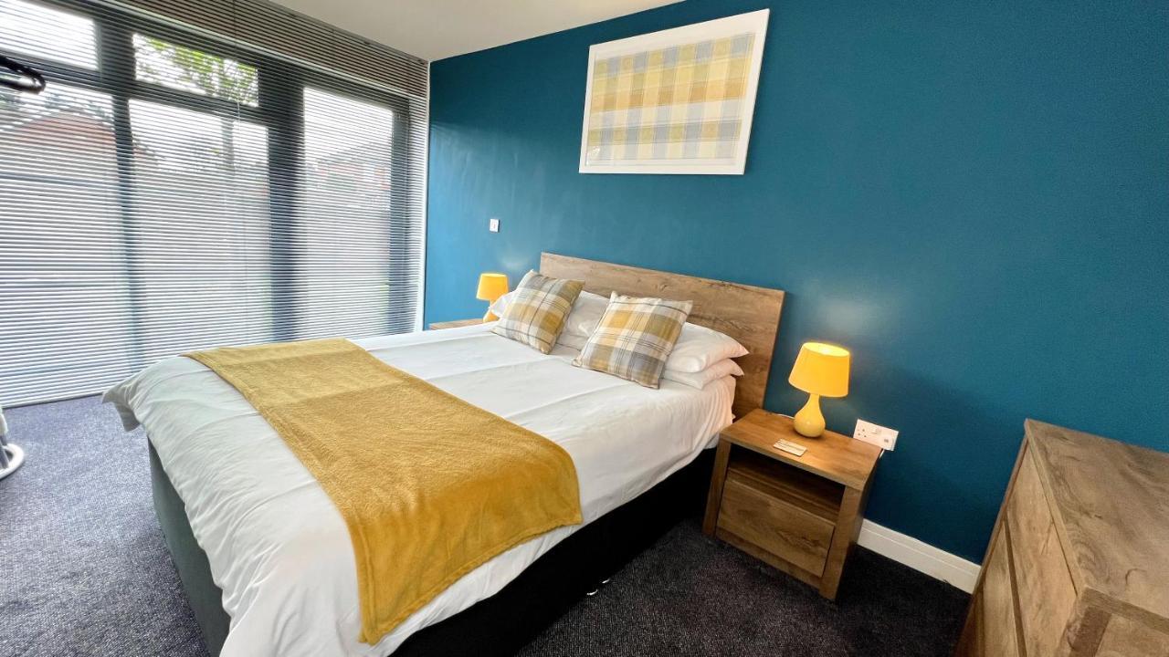 Cross Court, Stafford By Bell Apartments ภายนอก รูปภาพ