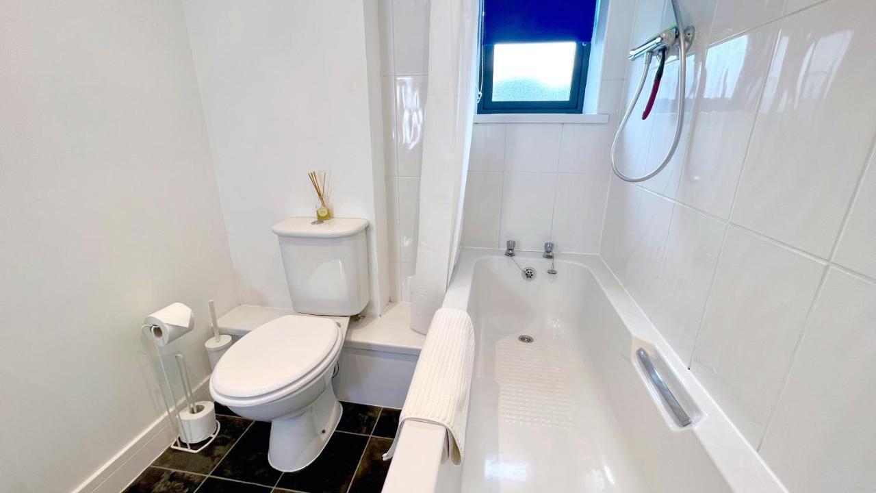 Cross Court, Stafford By Bell Apartments ภายนอก รูปภาพ