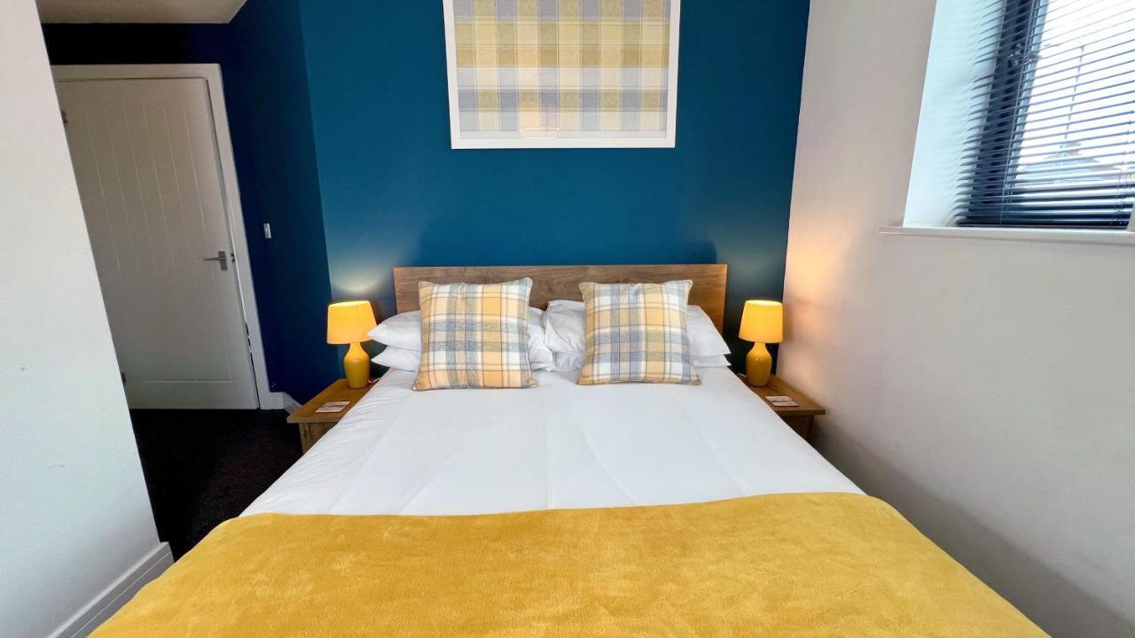 Cross Court, Stafford By Bell Apartments ภายนอก รูปภาพ