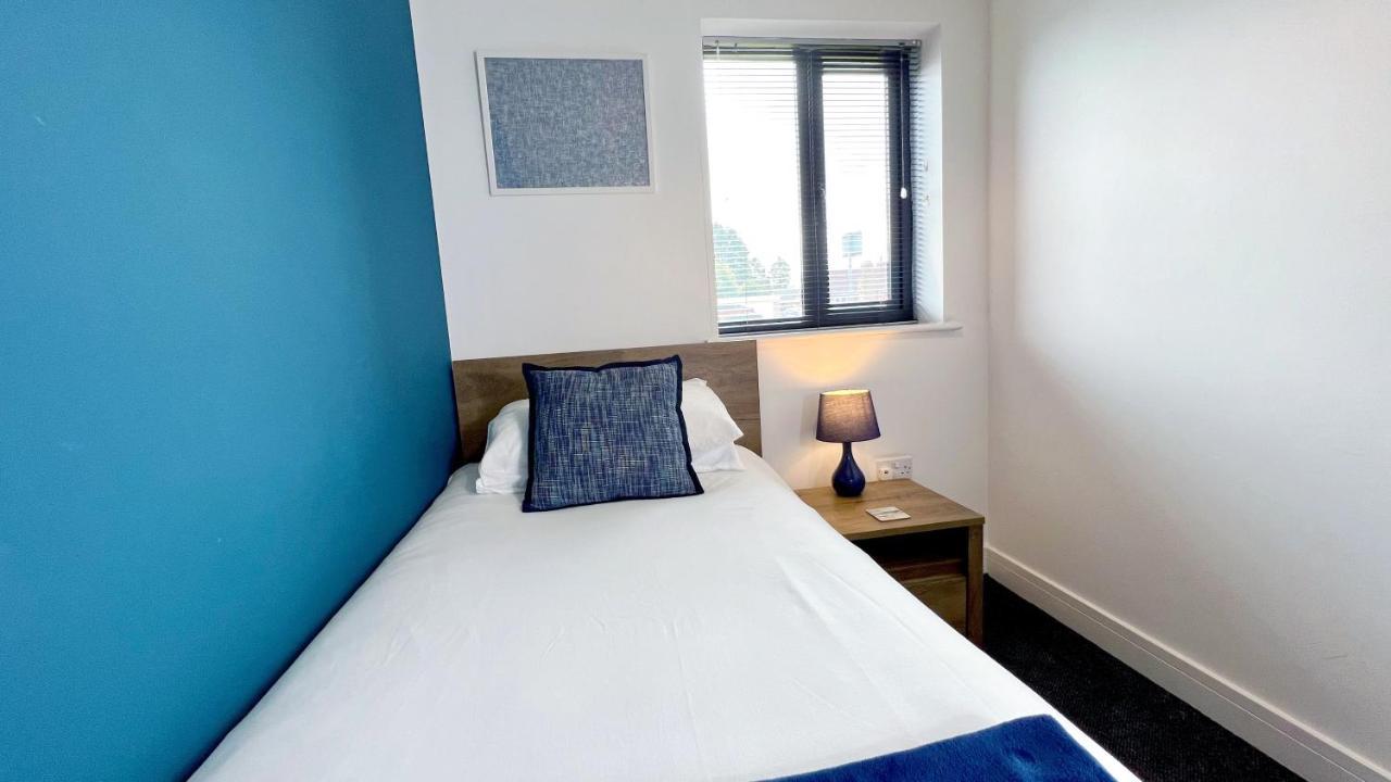Cross Court, Stafford By Bell Apartments ภายนอก รูปภาพ
