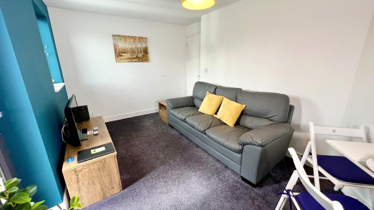 Cross Court, Stafford By Bell Apartments ภายนอก รูปภาพ