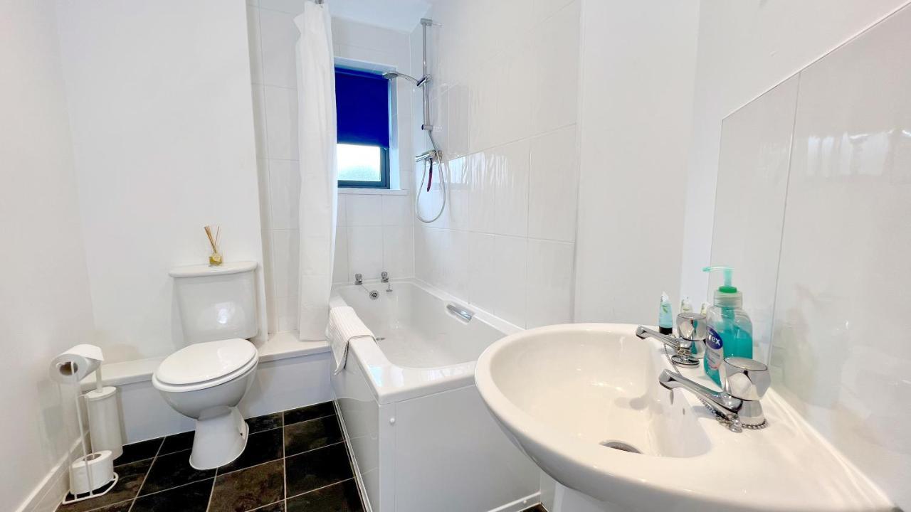 Cross Court, Stafford By Bell Apartments ภายนอก รูปภาพ