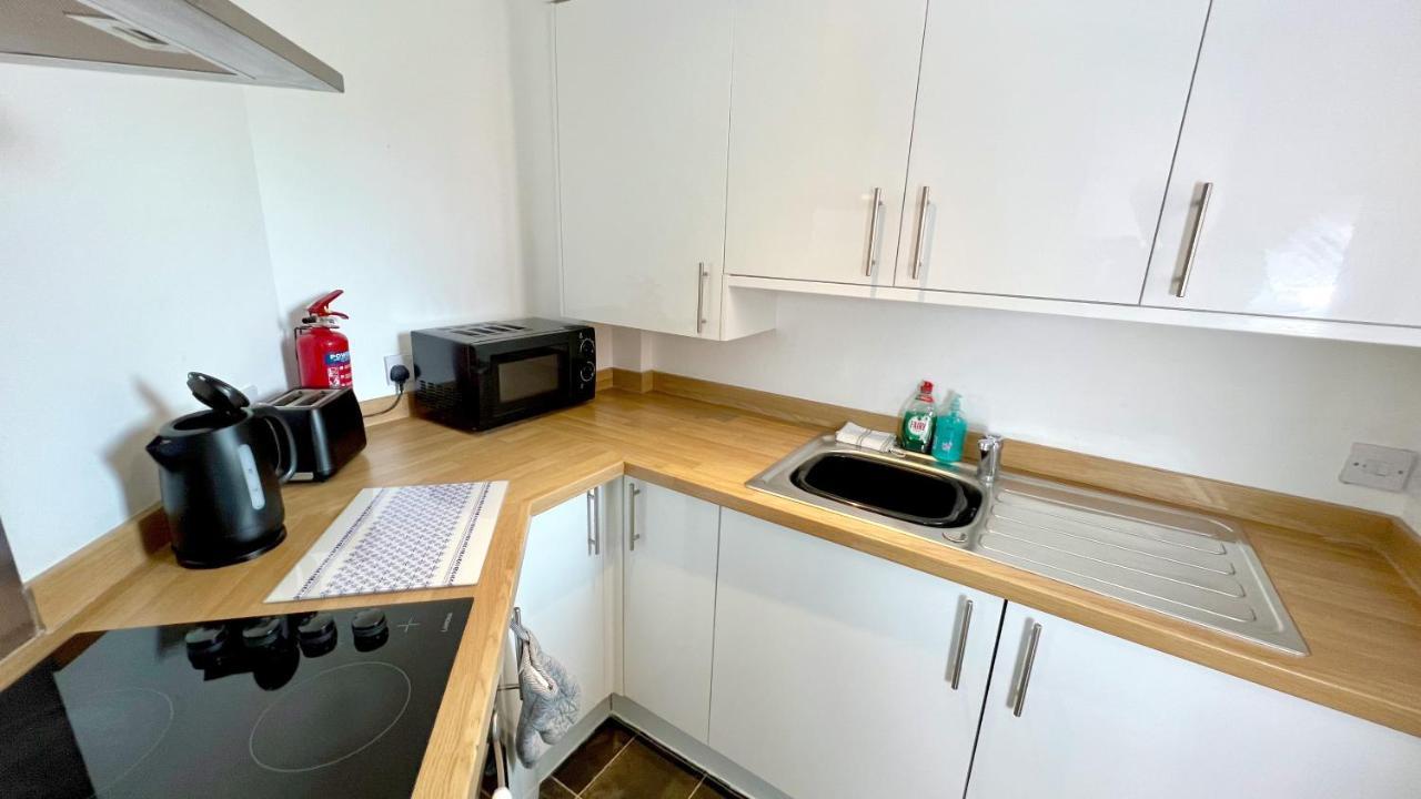 Cross Court, Stafford By Bell Apartments ภายนอก รูปภาพ