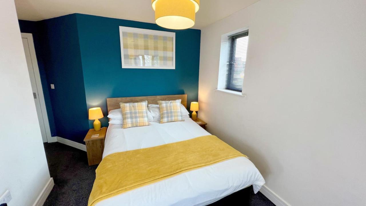 Cross Court, Stafford By Bell Apartments ภายนอก รูปภาพ