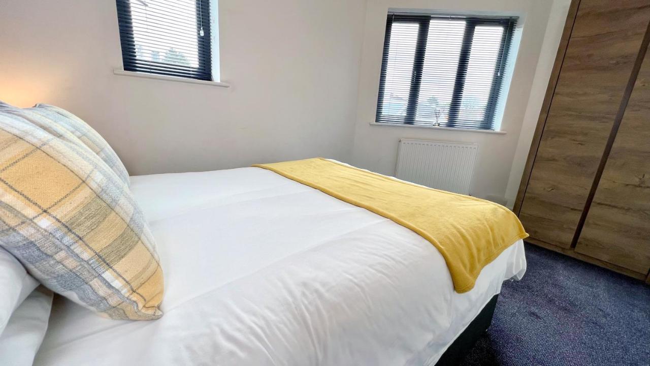 Cross Court, Stafford By Bell Apartments ภายนอก รูปภาพ