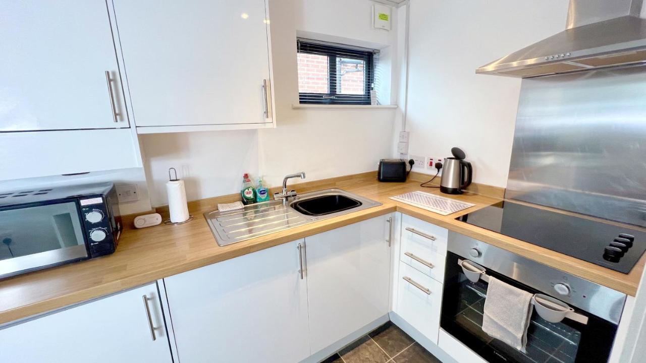 Cross Court, Stafford By Bell Apartments ภายนอก รูปภาพ