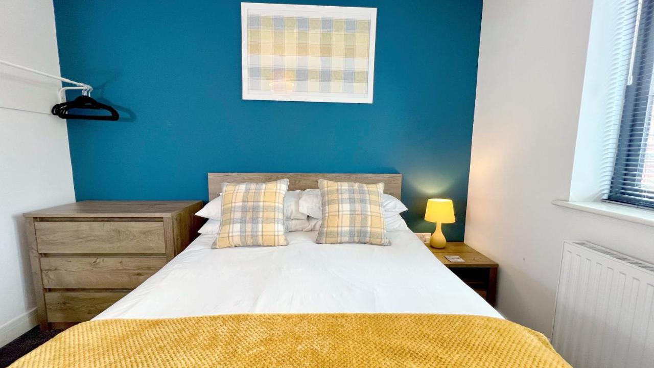 Cross Court, Stafford By Bell Apartments ภายนอก รูปภาพ