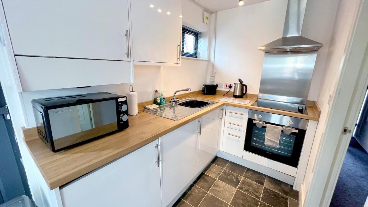 Cross Court, Stafford By Bell Apartments ภายนอก รูปภาพ